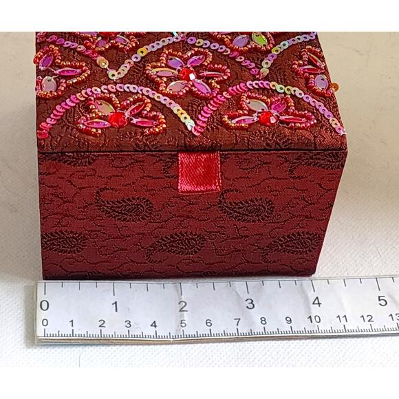 KEEPSAKE BOX/JEWELRY-PIER 1-Ruby Red-Sequins-Beaded-Satin Like Material-Square - Picture 7 of 7